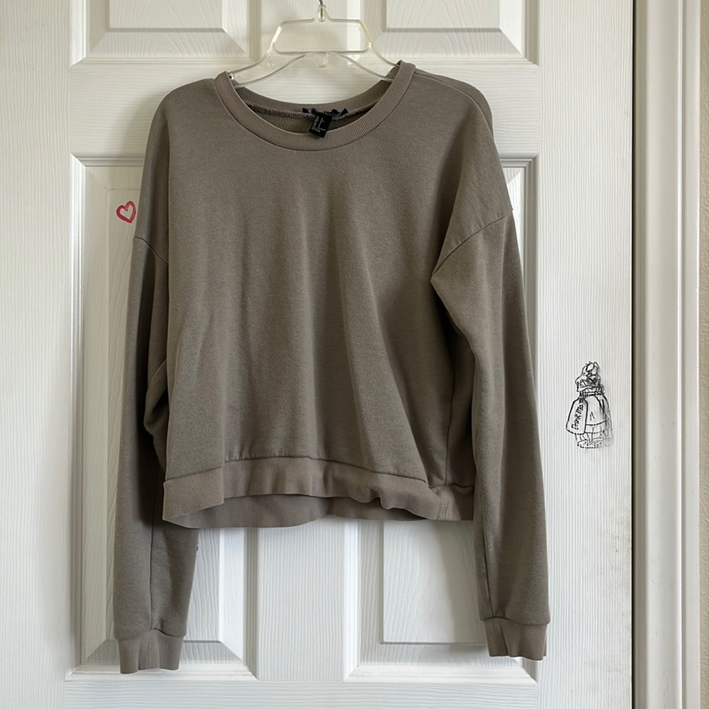 Green Crop long sleeve light sweater crew neck